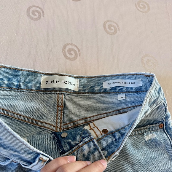 Aritzia Denim Forum “Yoko” mid thigh jean shorts size 25 - Picture 4 of 5